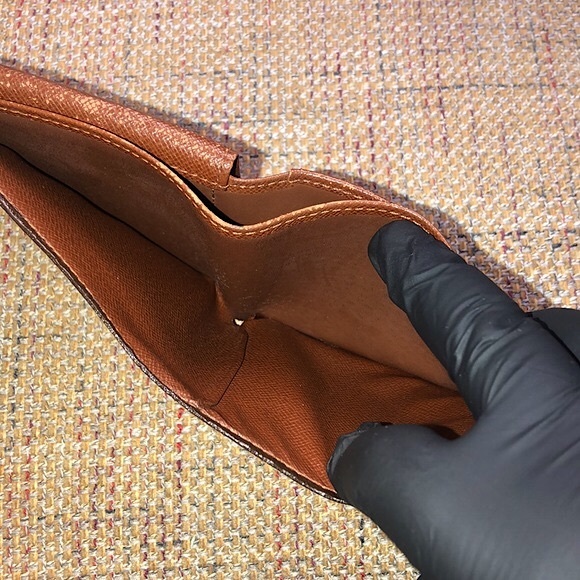 LOUIS VUITTON LV Monogramed Bifold Wallet CA0092 COMES WITH: LV Dust Bag - Picture 8 of 17